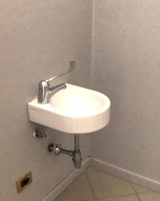 mini lavabo in ceramica bianca