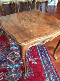 Tavolino d'epoca con gamba mossa