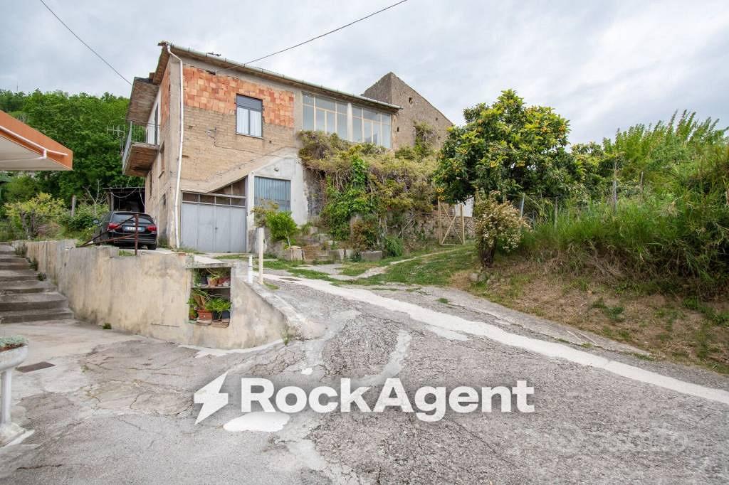 Rustico / Casale di 114 m² con 3 locali a Salerno - Vista 2