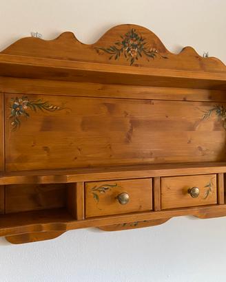 Mensola in legno decorata