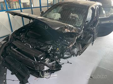 BMW SERIE 1 incidentata, anno 2026