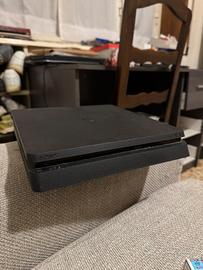 Playstation 4 - funzionante - due giochi