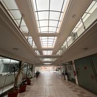 Locale commerciale polivalente