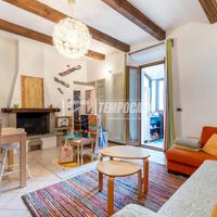 Trilocale ristrutturato con balcone a Casola Valse