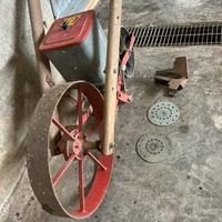 Seminatrice a carriola