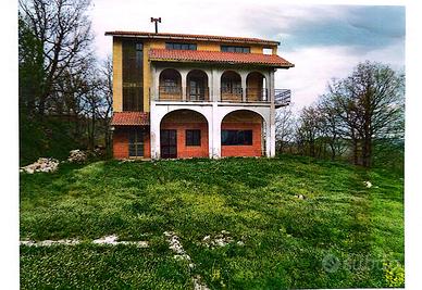 Affascinante casa di campagna su tre livelli