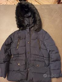 Piumino invernale bambina con cappuccio.