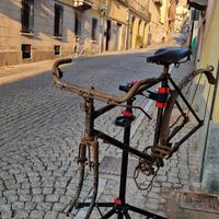 stock di bici d'epoca e componenti