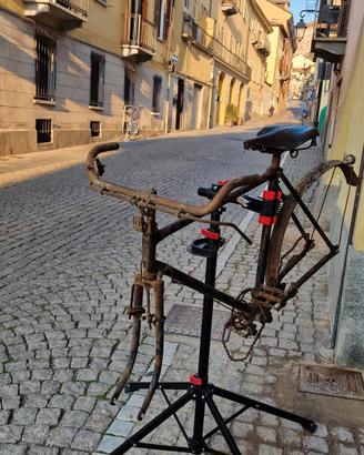 stock di bici d'epoca e componenti