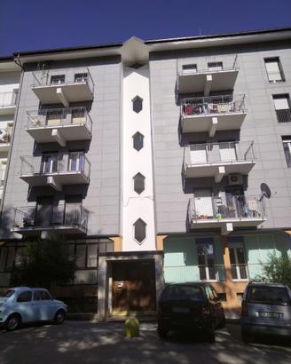 Appartamento di 105 mq, zona semicentrale