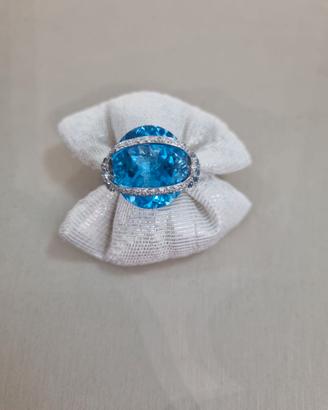 Anello oro bianco, topazio azzurro e diamanti