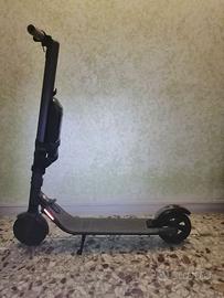 Monopattino elettrico Ninebot Segway ES4