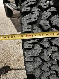 Gomme con cerchi per Nissan Patrol