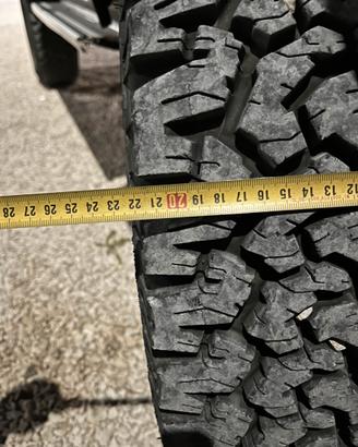Gomme con cerchi per Nissan Patrol