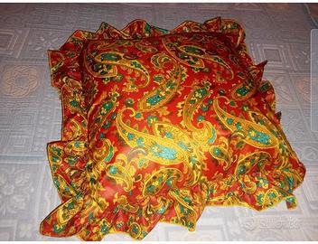 Cuscino Decorato Rosso, Giallo e Verde