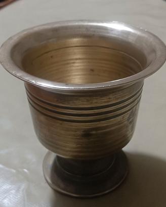 Antico mortaio in ottone