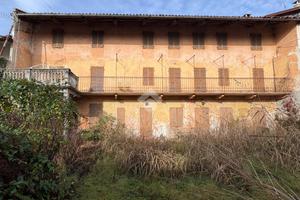 CASA SEMINDIPENDENTE A VESTIGNÈ