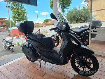 Piaggio Beverly 400 HPE 10.2024 DEEP BLACK