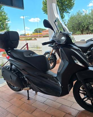 Piaggio Beverly 400 HPE 10.2024 DEEP BLACK