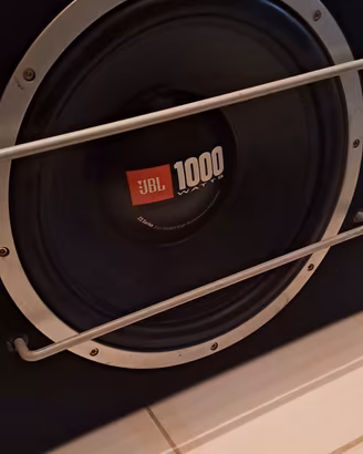 JBL subwoofer più Amplificatore