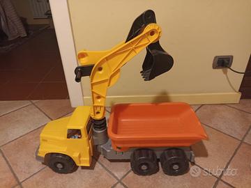 Camion escavatore