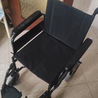 Sedia a rotelle pieghevole