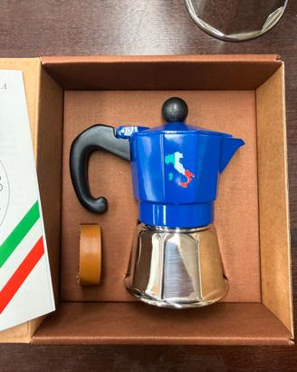 Caffettiera Moka Amica blu "Mica la solita moka"