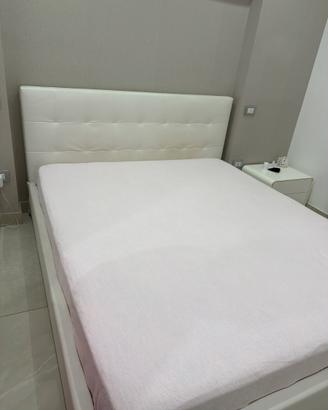 Letto con materasso e rete