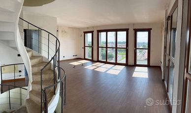 Attico / Mansarda di 205 m² con 5 locali e box aut