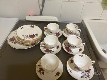 Servizio di tazze e piattini