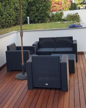 Poltroncine e divanetto da giardino