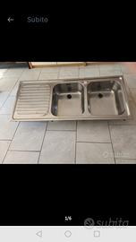 Lavandino in acciaio inox. 