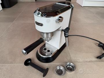 Macchina del caffè DeLonghi Dedica