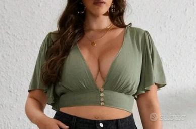 Camicetta Con Scollo Profondo Manica A Farfalla