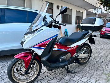 Honda integra 750 s 10.800 km