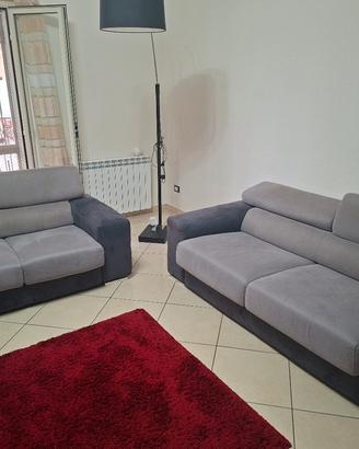 Divano 3 posti + 2 posti in tessuto lavabile 