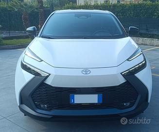 Toyota full hybrid pari a nuovo
