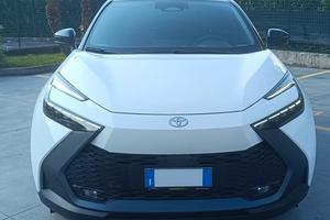 Toyota full hybrid pari a nuovo