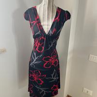 Vestito estivo nero con decori rossi