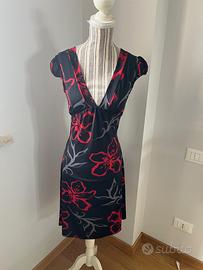 Vestito estivo nero con decori rossi