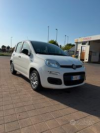 Fiat Panda ibrida 2022 12.800km con tv android