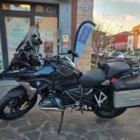 BMW GS 1250 Triple Black