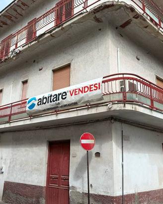 Appartamento di 210 m² con 5 locali a Liveri