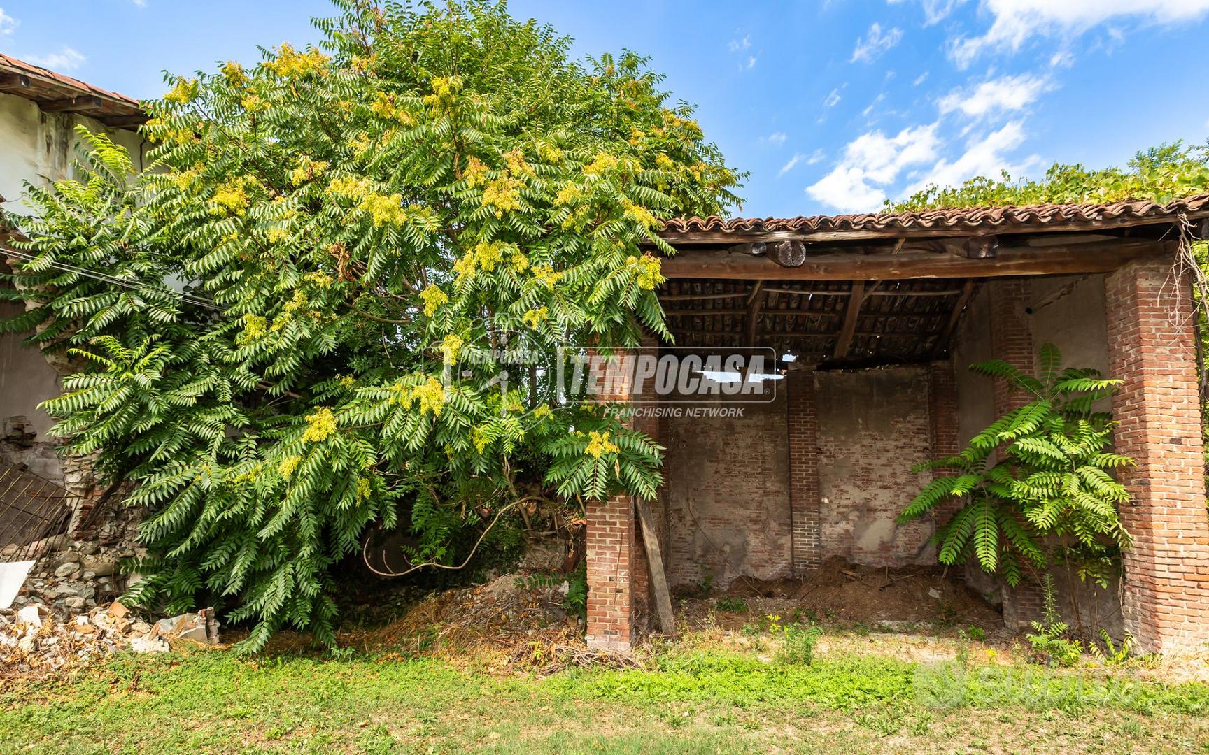 RUSTICO CON 5000MQ DI TERRENO IN POSIZIONE DOMINAN - Altro