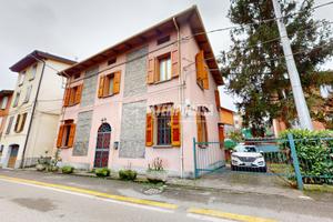 VILLA INDIPENDENTE IN CENTRO A RIALE, VUOTA, LIBER