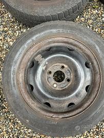 Cerchioni in ferro con gomme da neve Clio