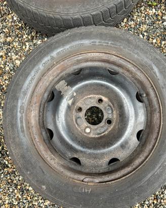 Cerchioni in ferro con gomme da neve Clio