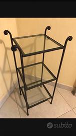 Elegante comodino in ferro battuto