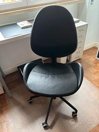 Sedia HATTEFJALL IKEA in PELLE nera