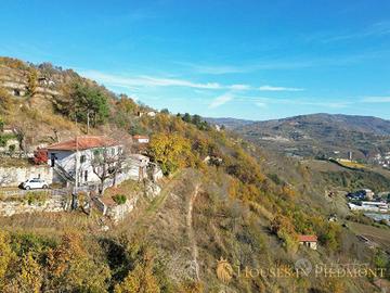 Rustico / Casale di 300 m² con più di 5 locali e b